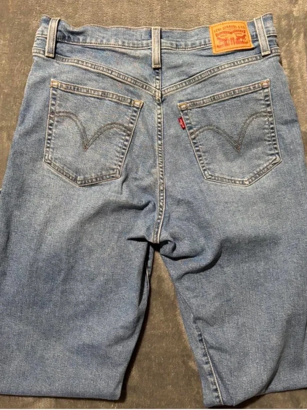 Levi's Women's Straight Leg Jeans in Light Blue Wash